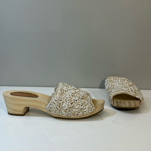 The Sak Shoes - The Sak Ella Crochet Wood Slide Sandals Sz 7 Cottagecore Retro Vintage Inspired